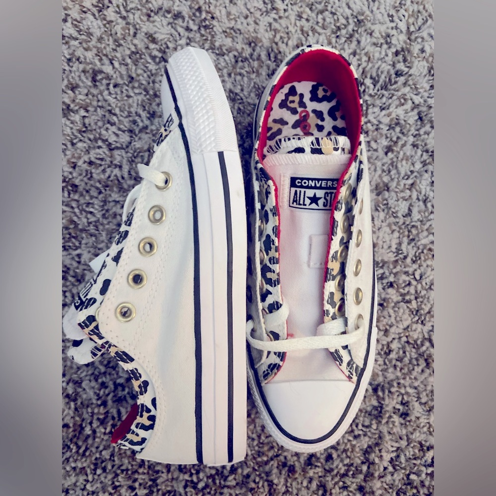 Beautiful leopard print red converse